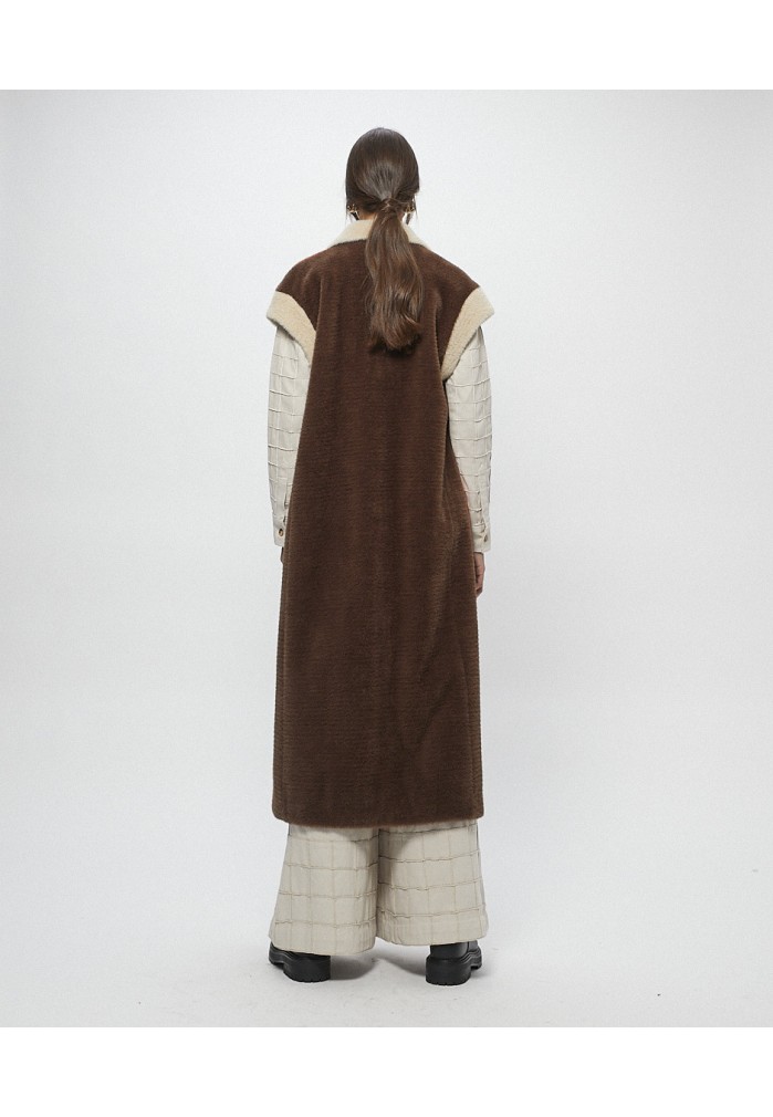 ABRIGO SIN MANGAS ROJO FRANJA MARINO 2