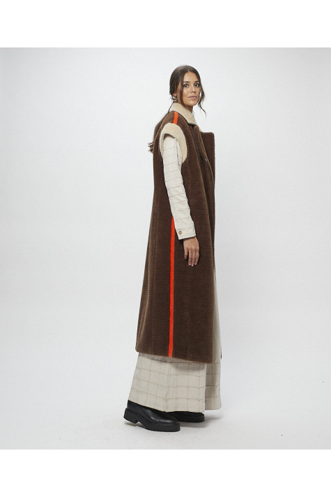 ABRIGO SIN MANGAS ROJO FRANJA MARINO