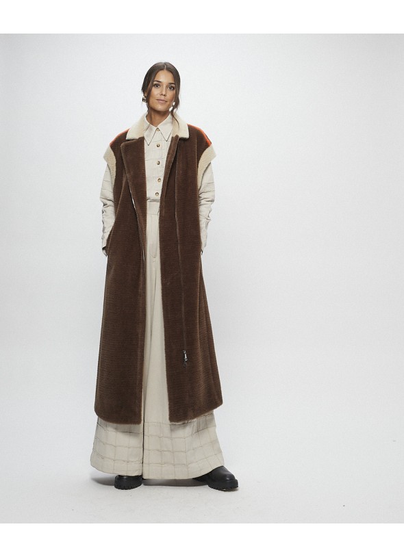 ABRIGO SIN MANGAS ROJO FRANJA MARINO