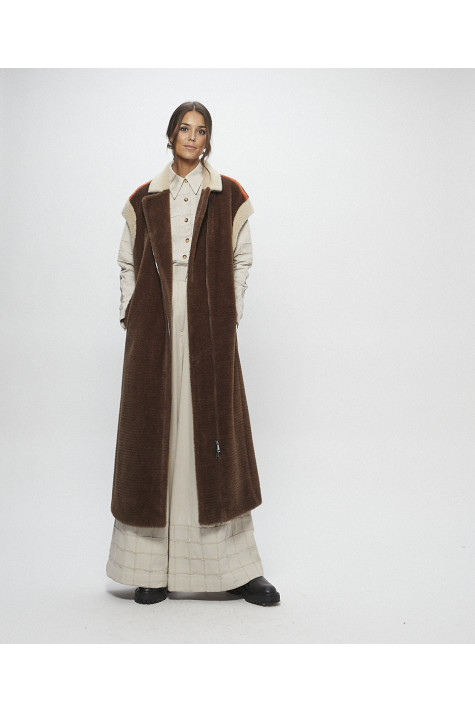 ABRIGO SIN MANGAS ROJO FRANJA MARINO