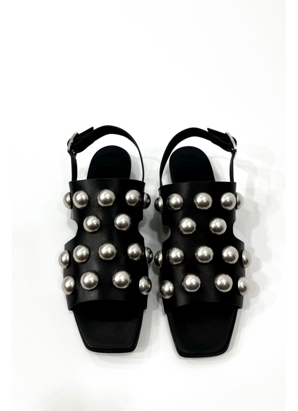 SANDALIAS NEGRAS CON TACHUELAS
