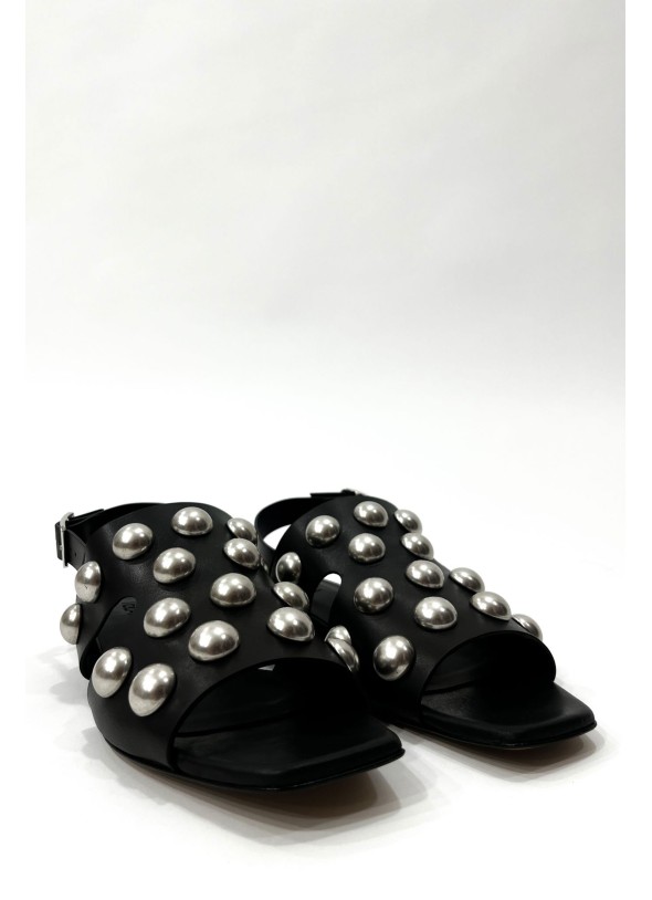 SANDALIAS NEGRAS CON TACHUELAS