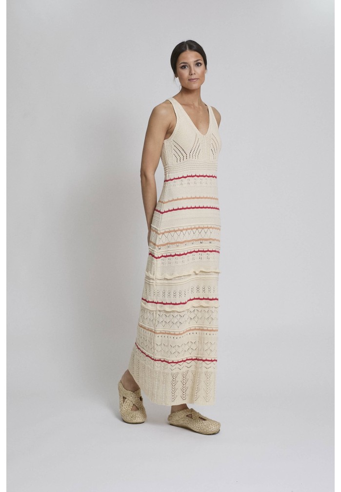 VESTIDO CRUDO CON BORDADOS 2