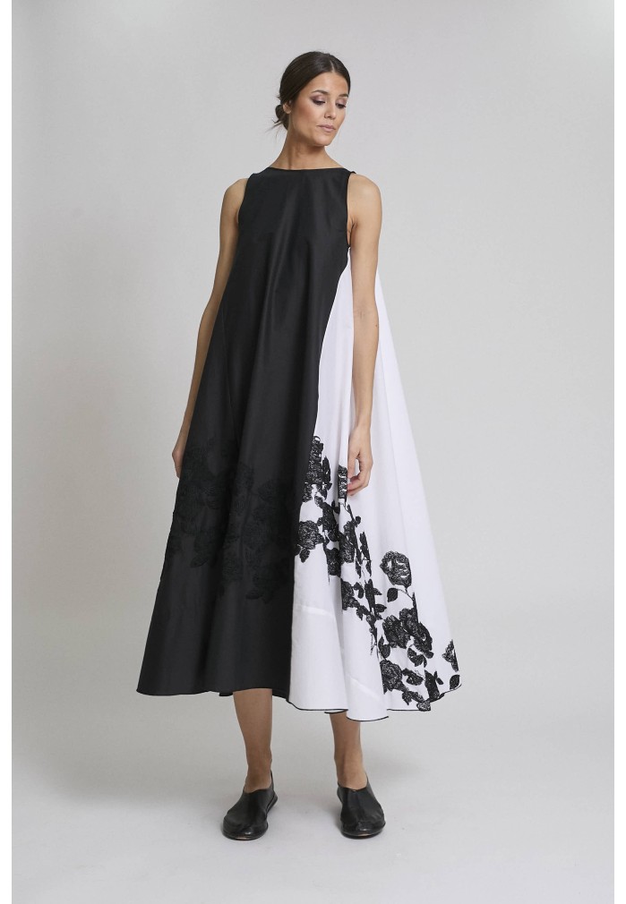 VESTIDO BLANCO NEGRO CON BORDADOS