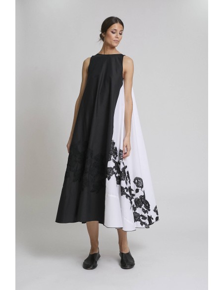 VESTIDO BLANCO NEGRO BORDADOS EN CONTRASTE