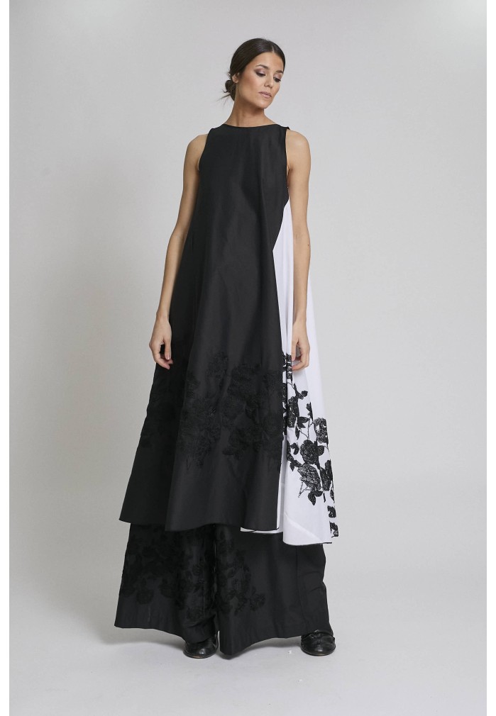 VESTIDO BLANCO NEGRO CON BORDADOS 2