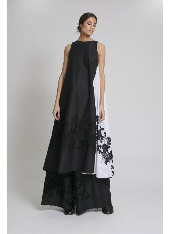 VESTIDO BLANCO NEGRO CON BORDADOS