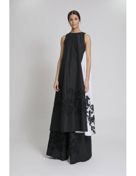 VESTIDO BLANCO NEGRO BORDADOS EN CONTRASTE