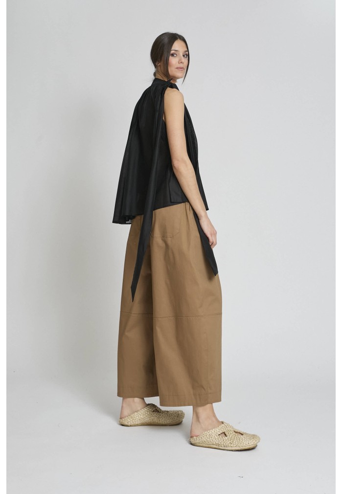 CAMISETA SIN MANGAS NEGRA LAZO 2