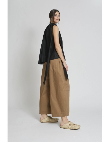 CAMISETA SIN MANGAS NEGRA LAZO