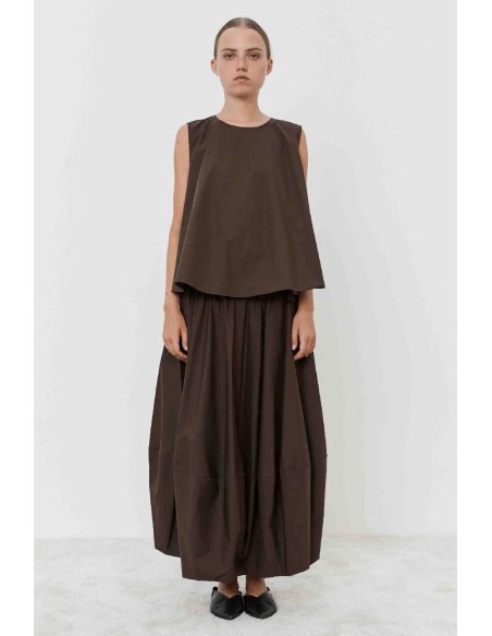 FALDA ROJA ABULLONADA