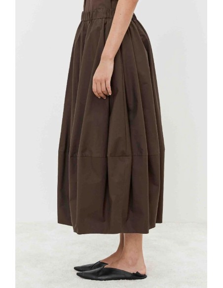 FALDA ROJA ABULLONADA