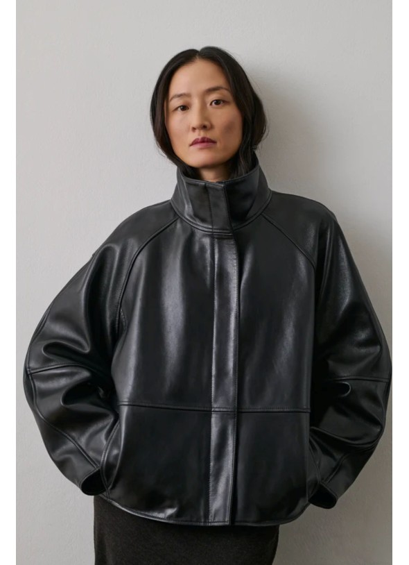 CHAQUETA NEGRA GAMMA