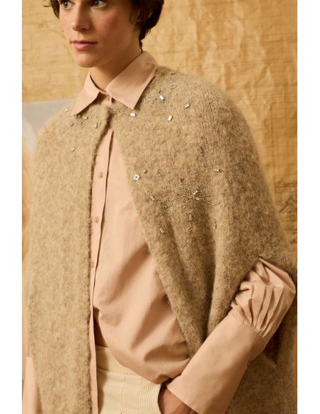 CAPA BEIGE BORDADA