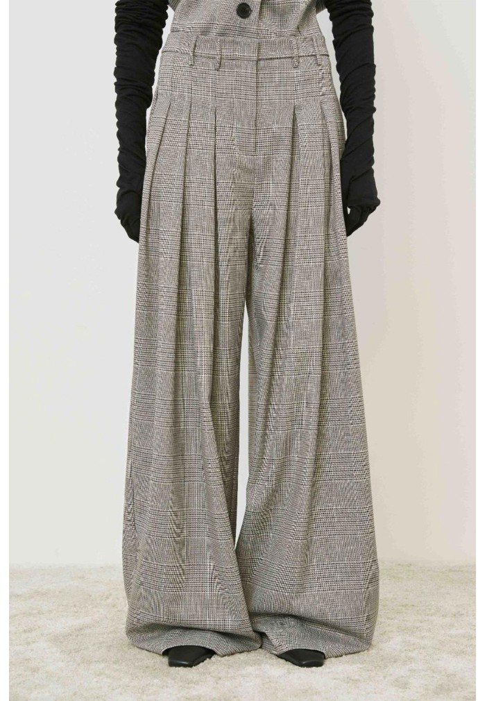 PANTALON BLANCO / NEGRO 2