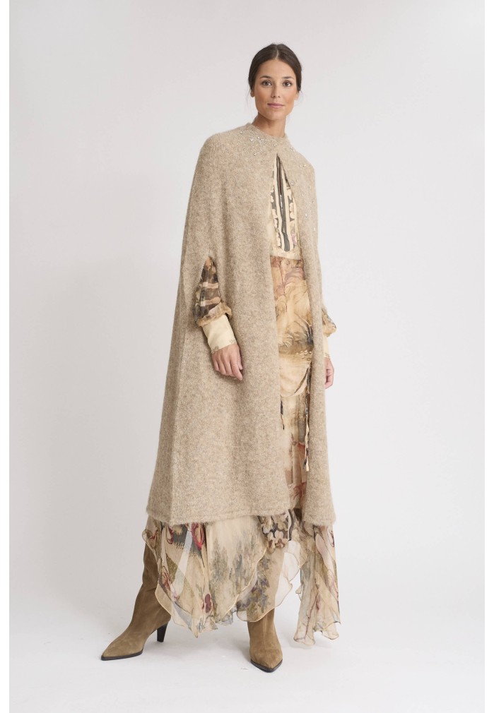 CAPA BEIGE BORDADA