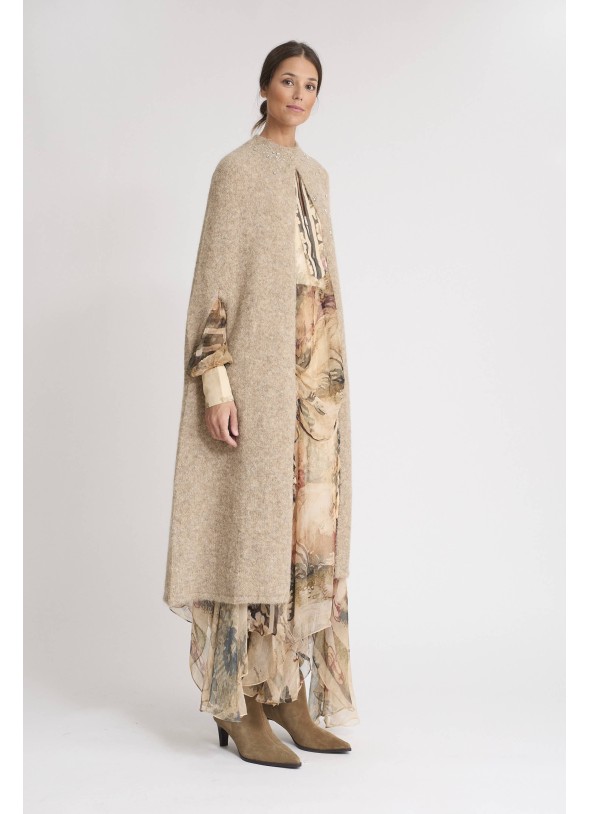 CAPA BEIGE BORDADA