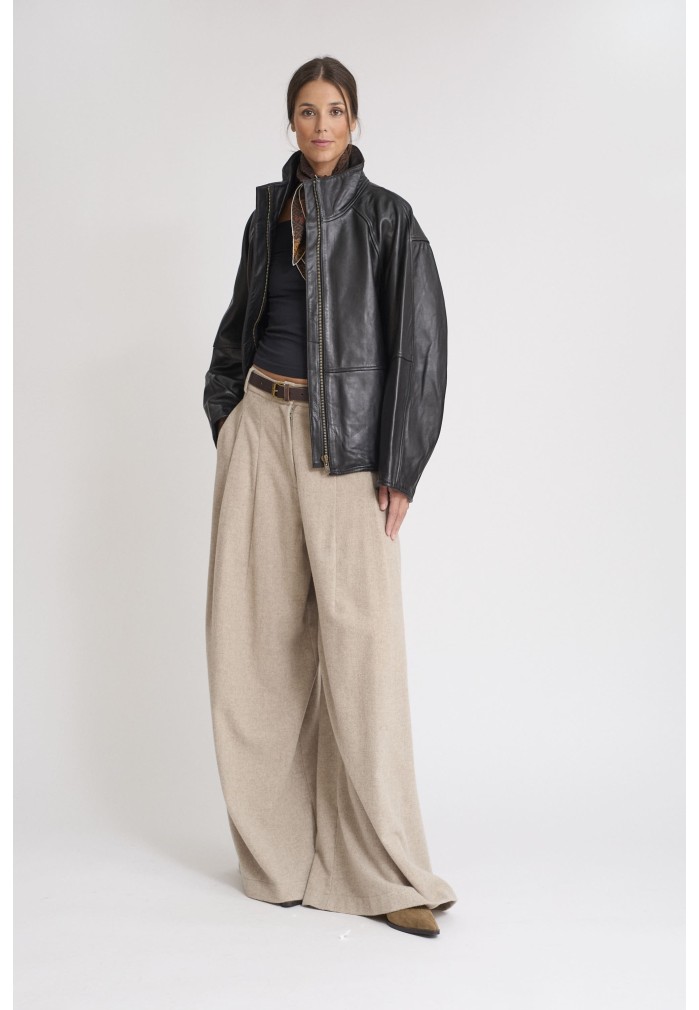 CHAQUETA NEGRA CUERO GAMMA