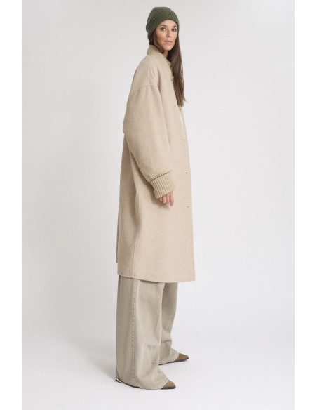 ABRIGO BOTONES TRASEROS