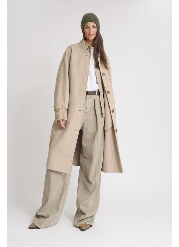 ABRIGO BOTONES TRASEROS