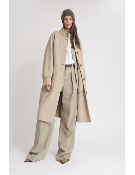 ABRIGO BOTONES TRASEROS