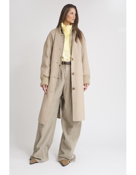 ABRIGO BOTONES TRASEROS