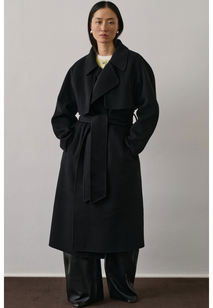 ABRIGO CINTURON NEGRO STANISLAS