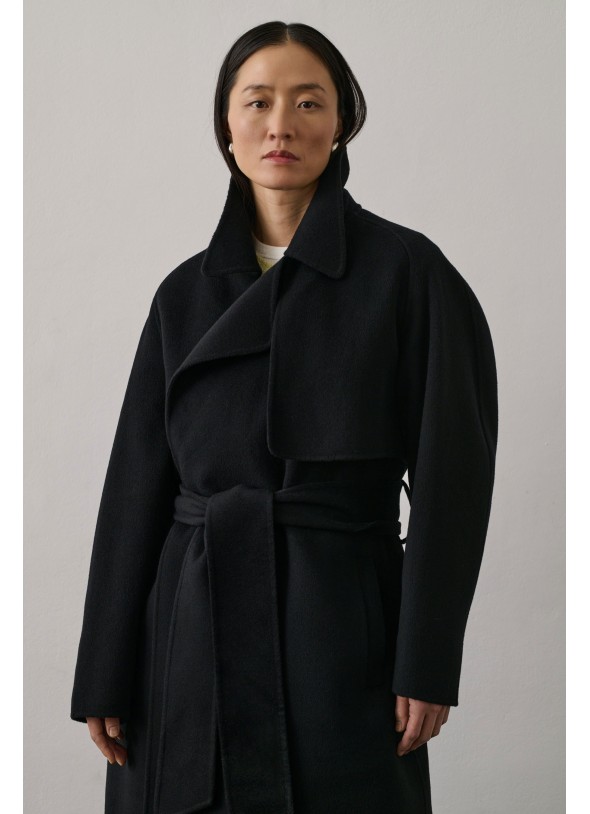 ABRIGO CINTURON NEGRO STANISLAS